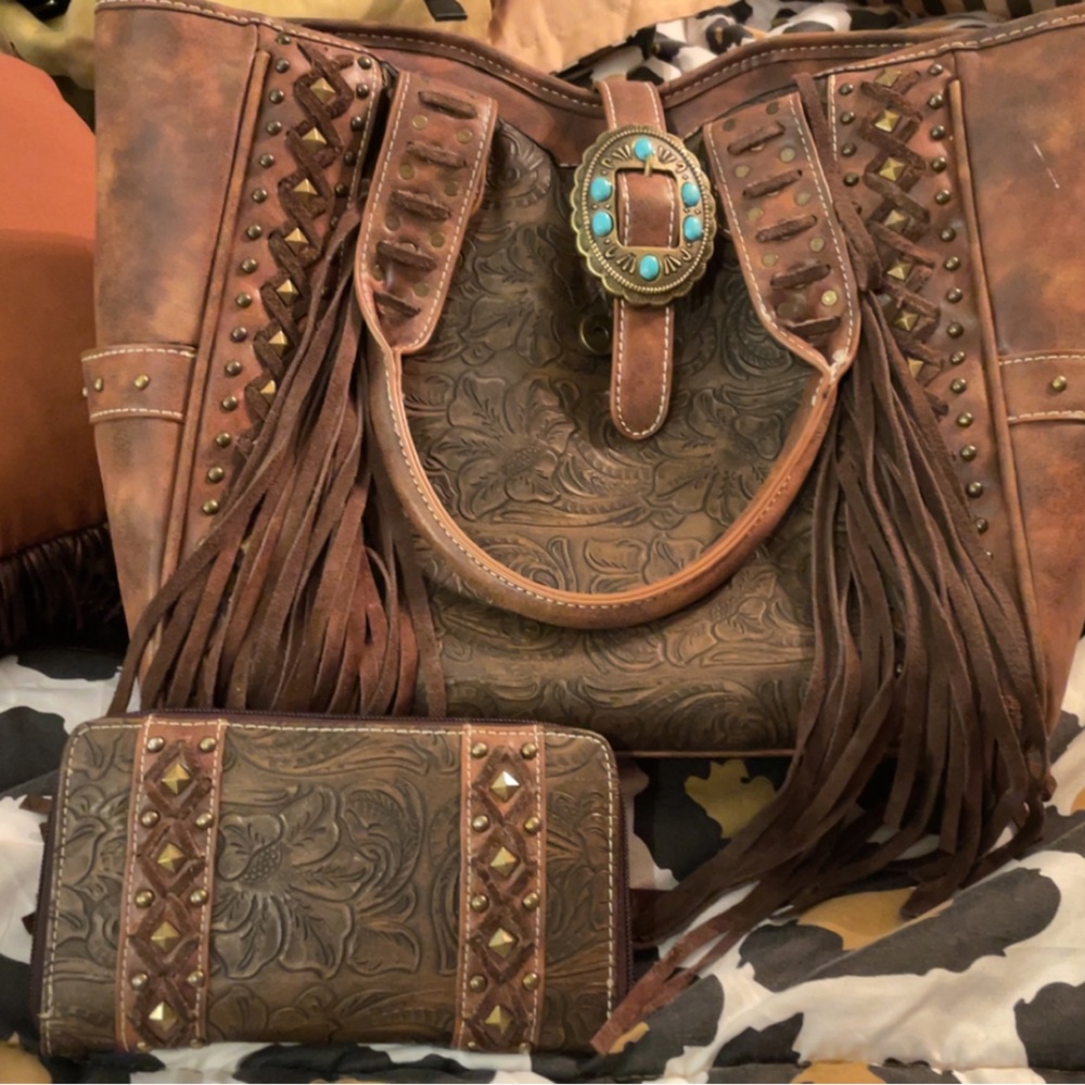 Western purse and wallet!! Purse will hold a pistol in the back